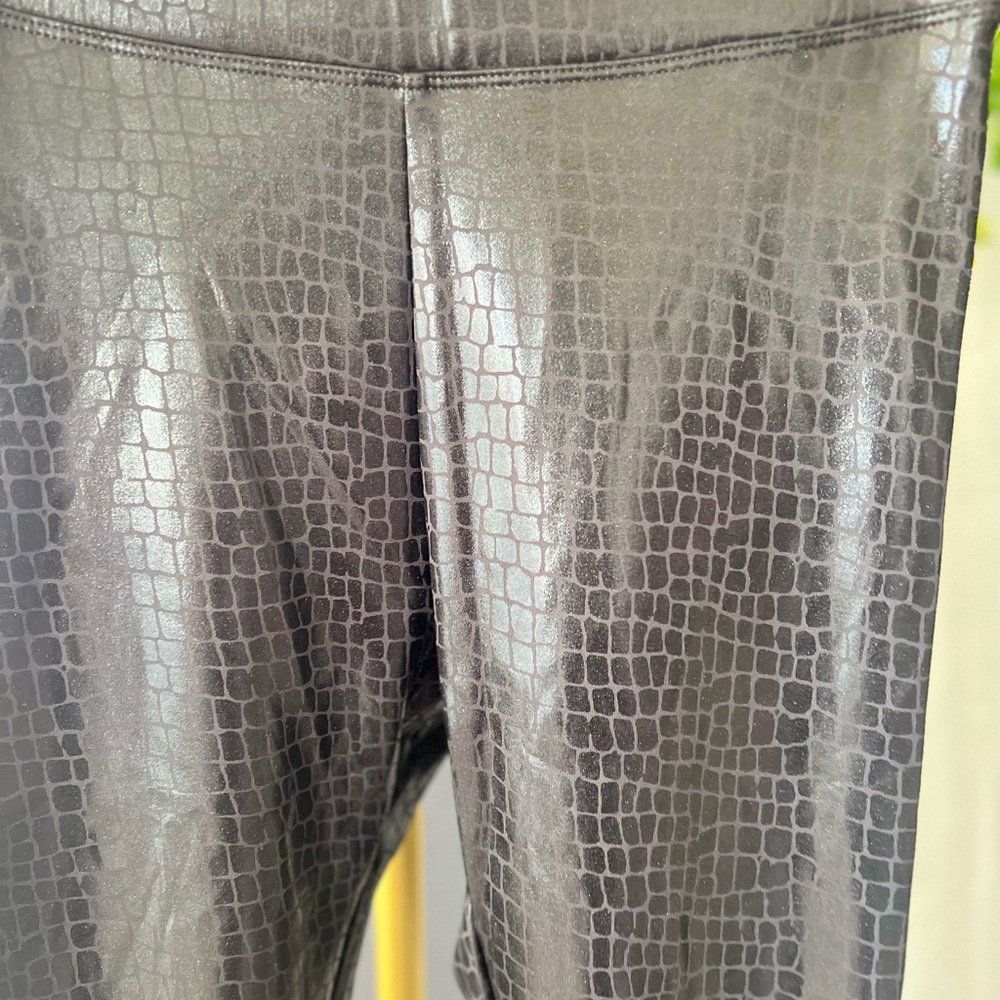 Express faux leather - Picture 3 of 9